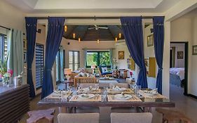 Luxury Villa Sleeps 6, Beach Access, Montego Bay